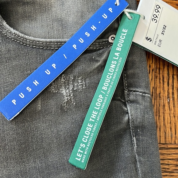 NWT H&M Distressed grey jeans - Picture 5 of 6